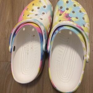 Crocs Multicolored M 6 W 8